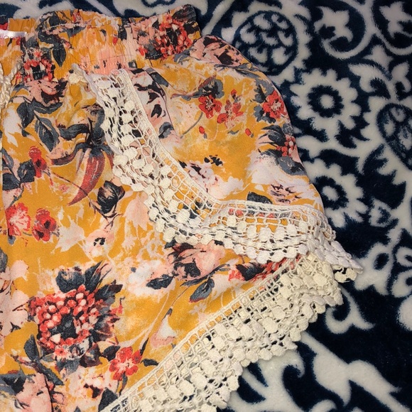 Shorts - Picture 3 of 4